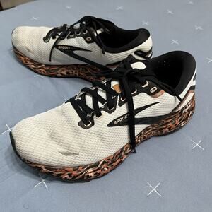 Brooks Women’s Ghost 15 Running Shoes Sz 9M Animal Print Comfort